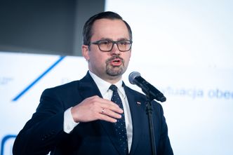 Spór o CPK. Horała odgryza się Tuskowi. "Wyssane nie powiem skąd"