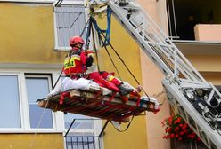 Świnoujście. Mężczyzna nie wychodził 7 lat z domu. Potrzebni byli strażacy z dźwigiem
