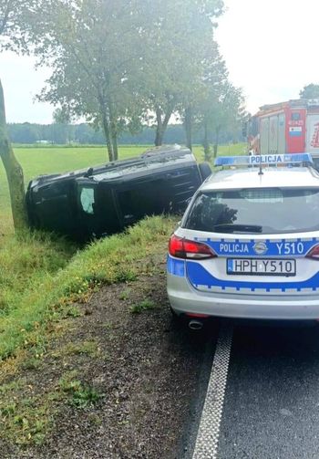 Mieszki Wielkie: Dachowało auto. Po chwili zderzyły się dwa pojazdy