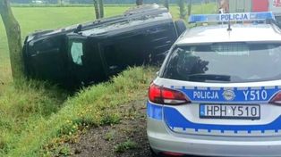 Mieszki Wielkie: Dachowało auto. Po chwili zderzyły się dwa pojazdy