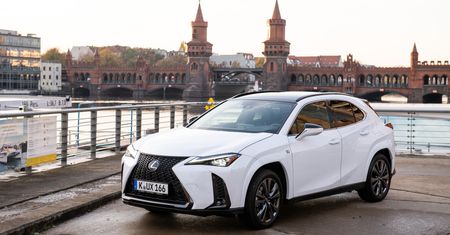 Koniec Lexusa UX z klasyczną spalinówką. Japończycy prezentują pożegnalną ofertę