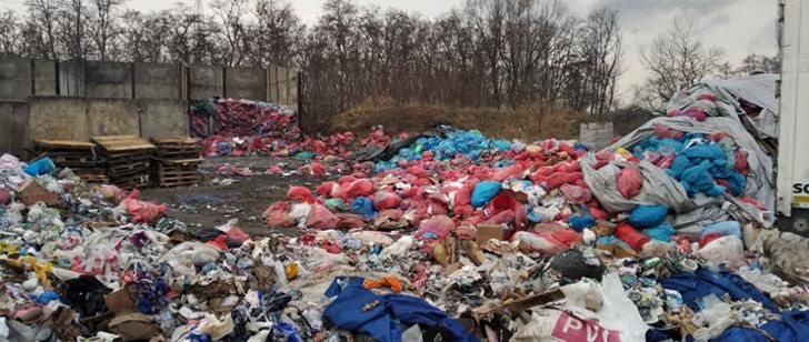 Nielegalne składowisko odpadów ujawnione na terenie jednej z płockich firm