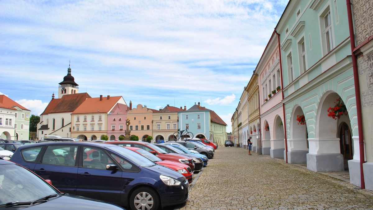 Właściciele pojazdów będą mogli od 4 września usunąć nalepkę kontrolną z przedniej szyby 