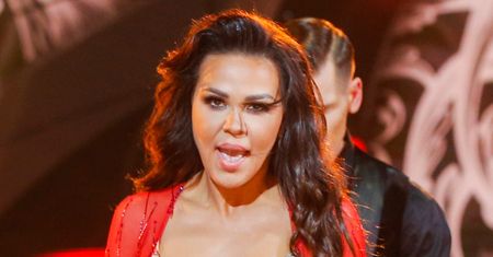 Sylwia Bomba apeluje: "Kobiety, NIE SPRZEDAWAJCIE SIĘ! Nie chwalmy laski, która wychodzi za milionera"