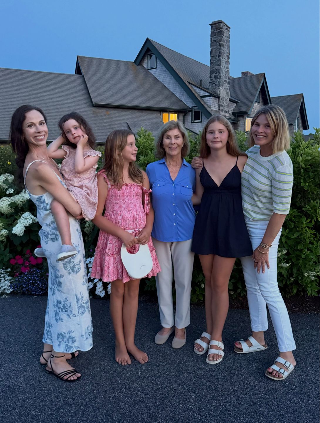 Laura Bush z córkami i wnuczkami