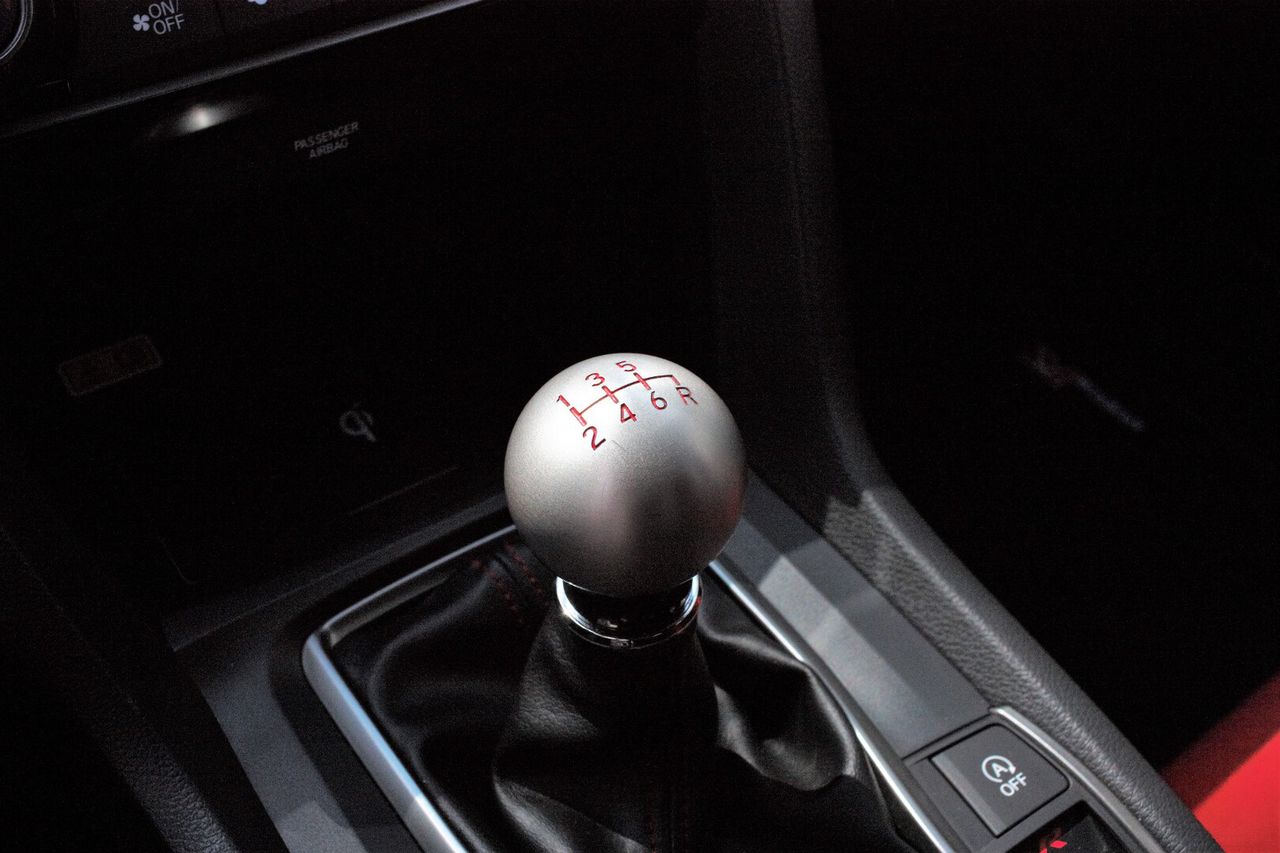 Gear shift lever