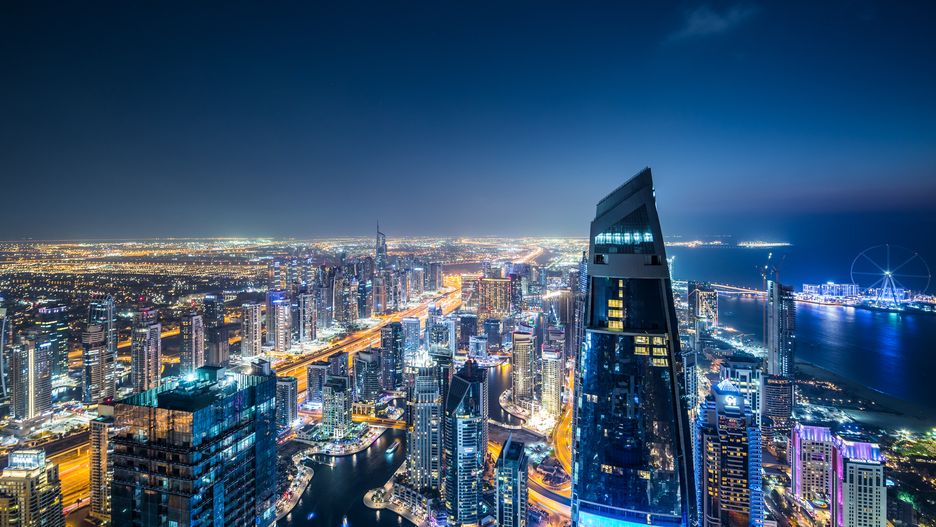Nocna panorama Dubaju