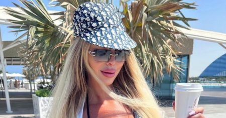 Julia Dybowska chwali się zdjęciami w bikini. Internauci kpią: "Wyrzuć te MAJTY do kosza. JAK PAMPERS!" (FOTO)