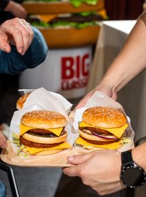 BIG Classic vs Big Mac. Czy MAX Burgers na serio "robi to lepiej?"