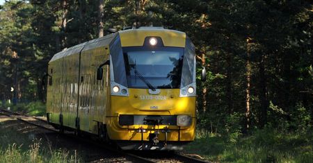 Władysławowo. Mężczyzna wpadł pod pociąg. Nie żyje