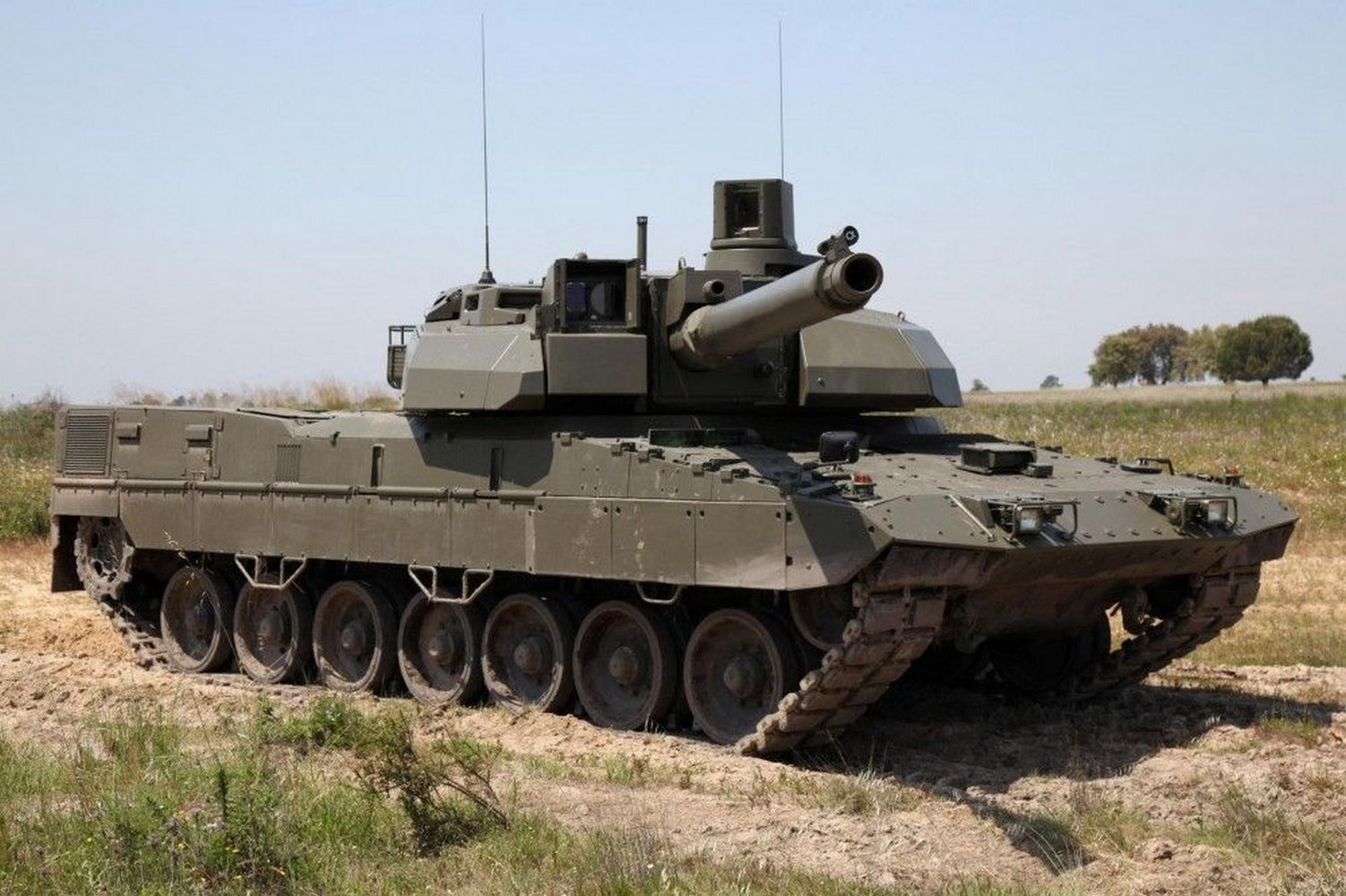 Eurotank: podwozie Leoparda 2 z wieżą Leclerka
