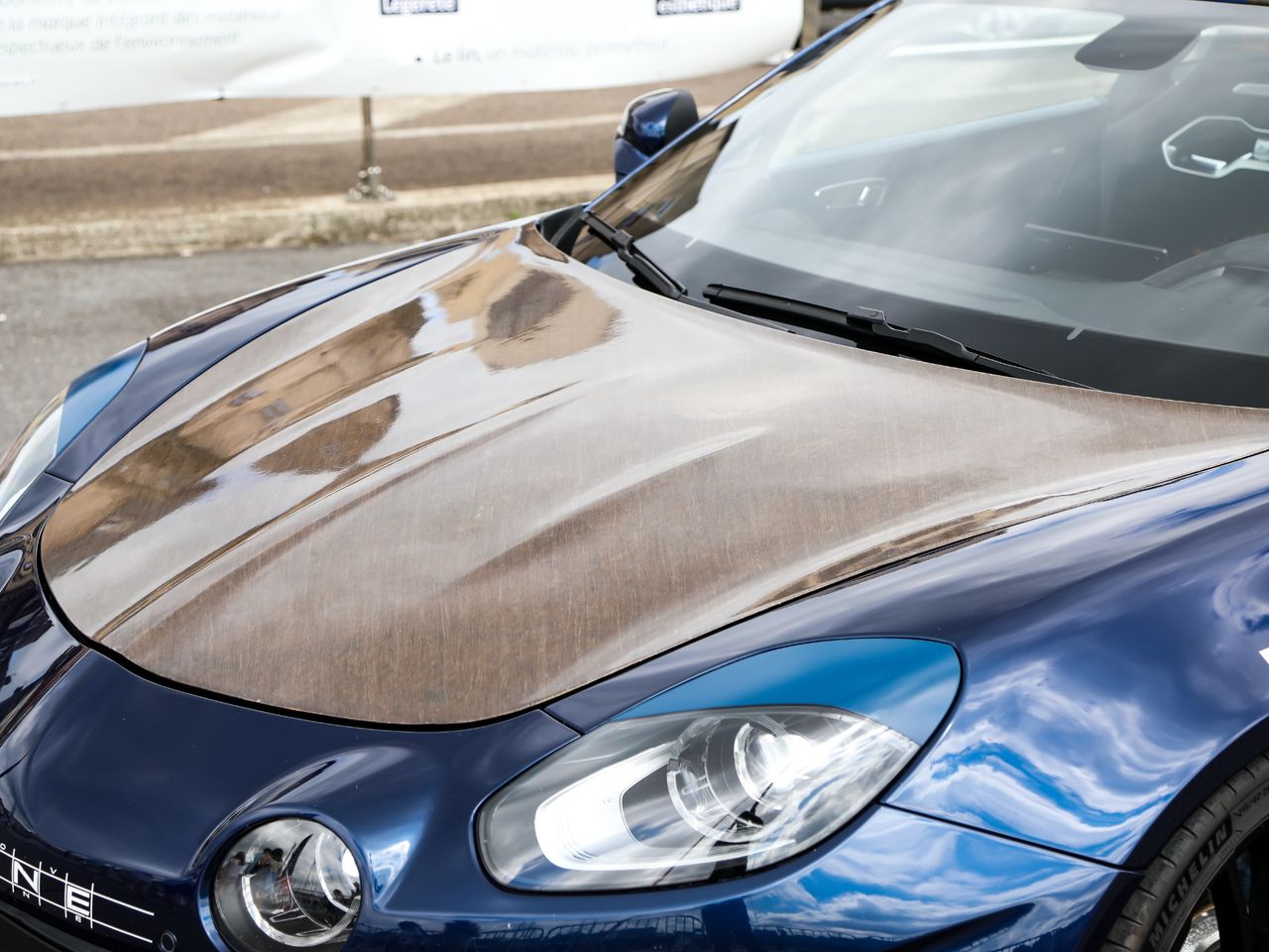 Elektryczny prototyp Alpine A110 wykorzystuje tkaninę lnianą zamiast włókna węglowego