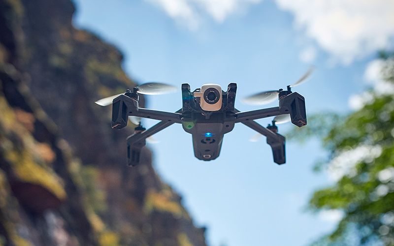 Parrot Anafi - kompaktowy dron, który może mierzyć się z DJI Mavic Air 3