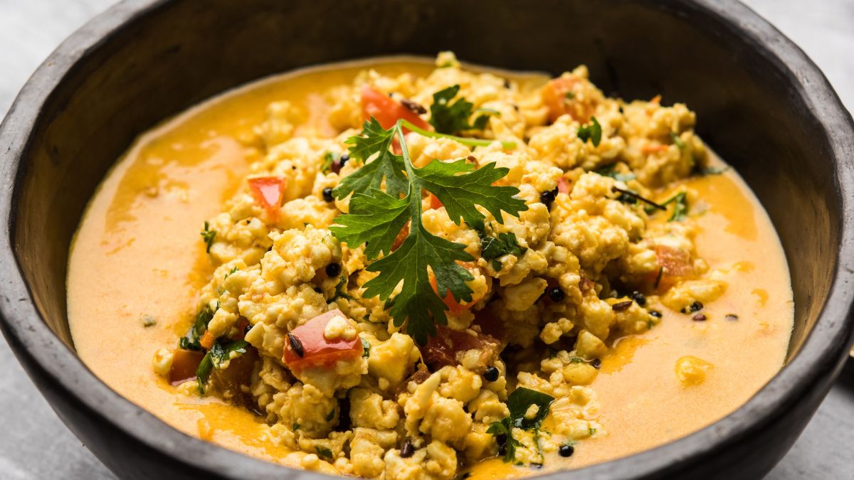 Zupa kalafiorowa z curry i wędzonym twarogiem