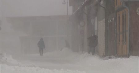 Burza śnieżna w Niemczech. Odwołane pociągi, wypadki i mnóstwo rannych
