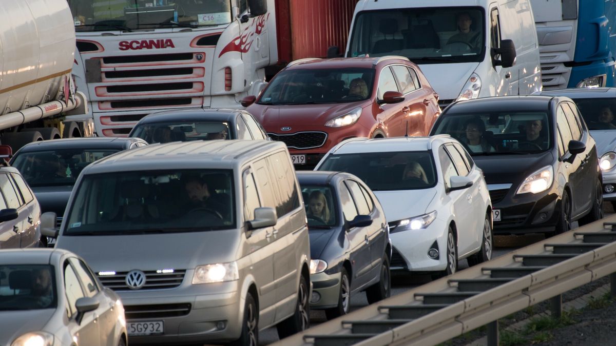 W dojazdach do pracy wybieramy samochód częściej niż większość Europejczyków, choć drogę dojazdu mamy średnio o niemal jedną trzecią krótszą.