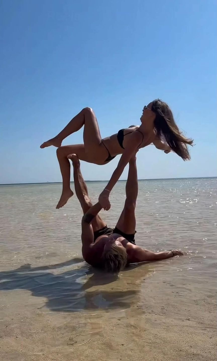 Wygibasy Jakuba i Pauliny Rzeźniczaków na plaży