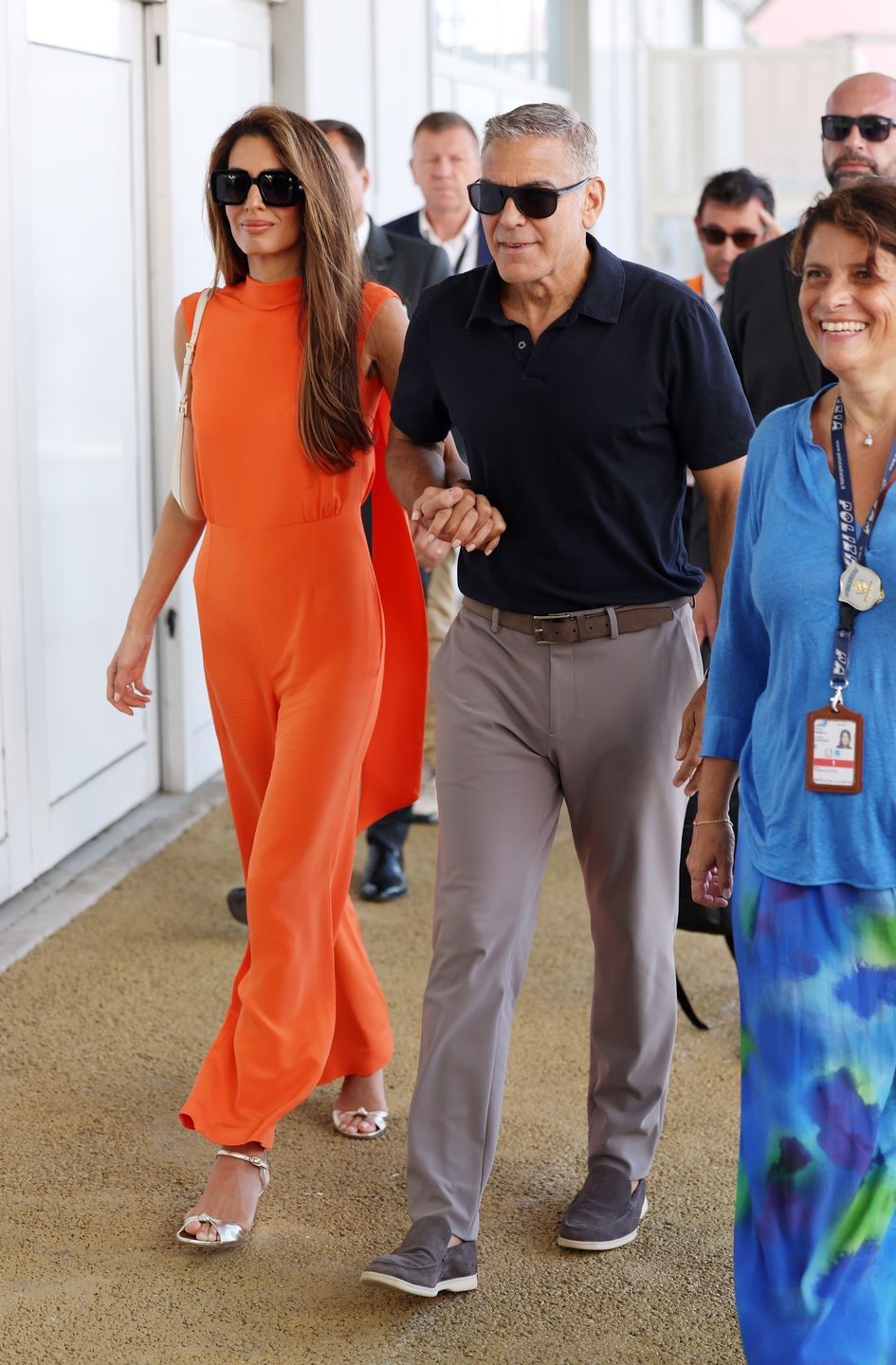 George i Amal Clooneyowie opuszczają Wenecję