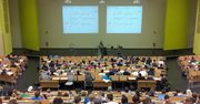 Wykładowczyni dyskryminowała studentki? "Betony i bezczelne baby"