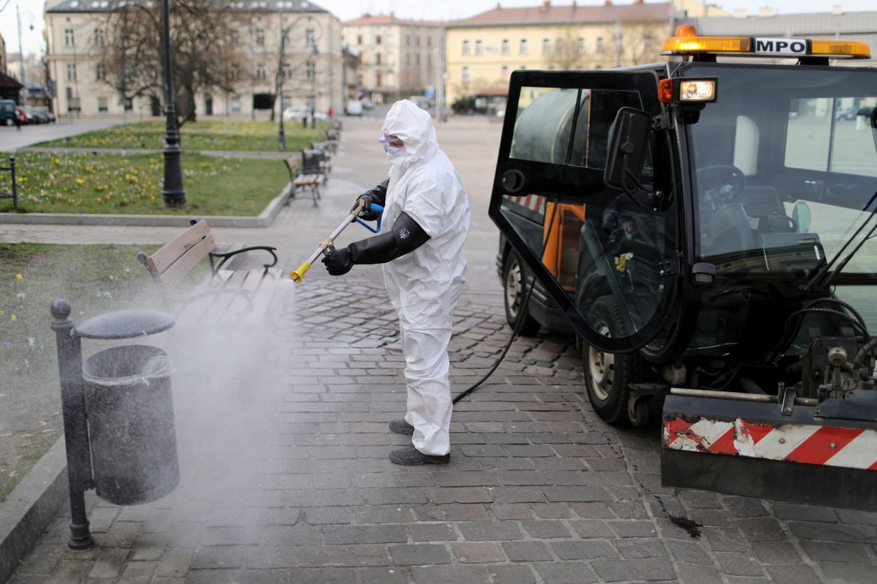 Koronawirus. Wrocław. Ruszyło odkażanie przystanków. Już po raz siódmy