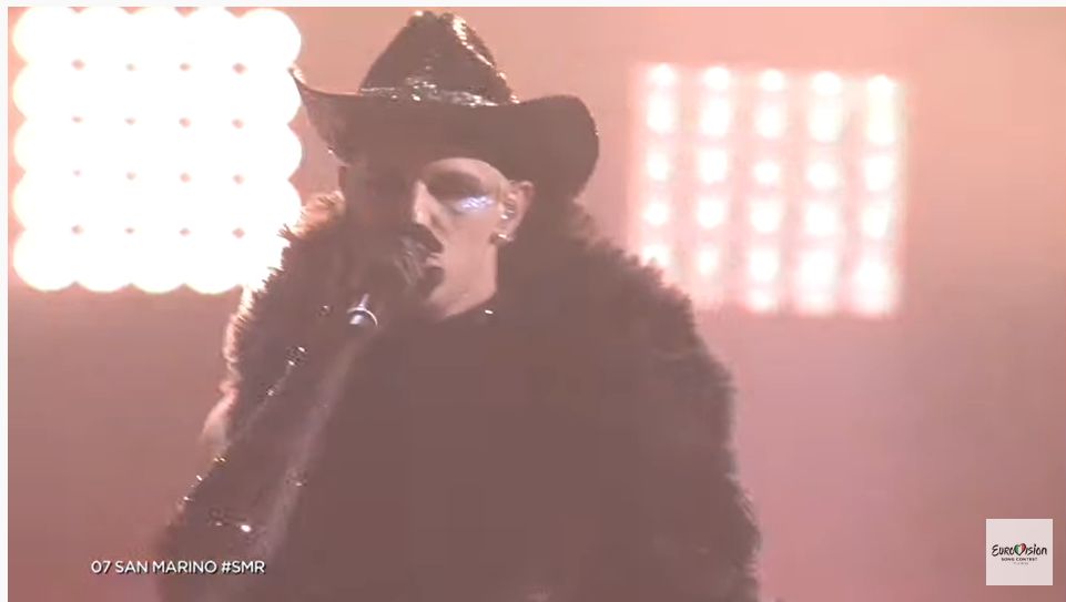Achille Lauro z San Marino pocałował kolegę na scenie