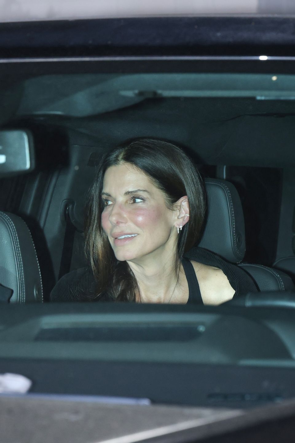 Sandra Bullock wraca z kolacji z synem
