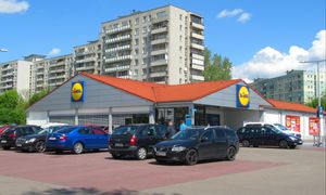 Kamera liczy minuty. Lidl komentuje nowy system parkingowy