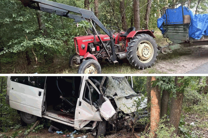Celiny: Wyprzedzał na ślepo, trafił w ciągnik. Bus wbił się w drzewo