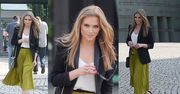 Kaczorowska uwodzi spojrzeniem paparazzi przed TVP