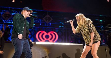 "Świąteczna" Taylor Swift na scenie z Edem Sheeranem (ZDJĘCIA)