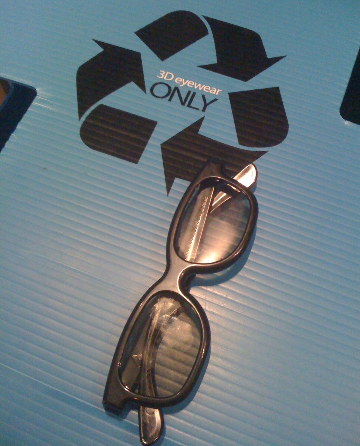 Okulary 3D do śmieci? Raczej nie (Fot. CanadaPenguin/Flickr)