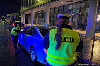Taksówkarze wpadli we Wrocławiu. 175 mandatów. Nocna akcja policji