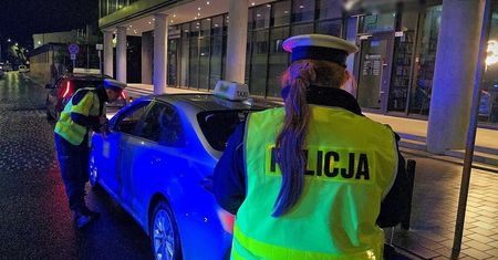 Taksówkarze wpadli we Wrocławiu. 175 mandatów. Nocna akcja policji