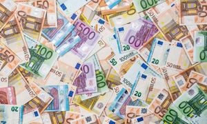 Euro czeka na głośną decyzję. Oto co się stało z kursem