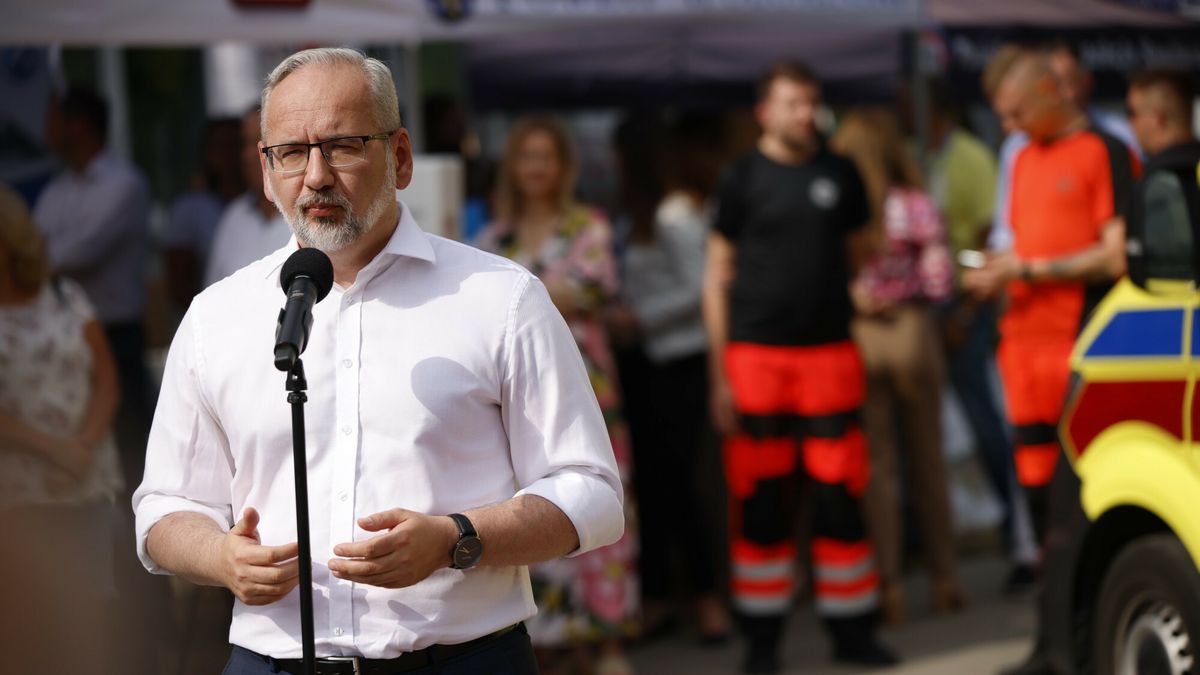 Minister zdrowia Adam Niedzielski wskazywał, że Moderna i Pfizer bardzo różnią się w podejściu do kwestii uelastycznienia kontraktów na szczepionki przeciw COVID-19