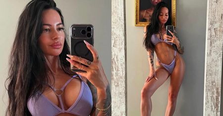 Sylwia Szostak wygina się przed lustrem w liliowym BIKINI i neonowych klapkach (FOTO)