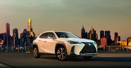 Najmniejszy SUV Lexusa już w sprzedaży. Ile trzeba zapłacić za model UX?