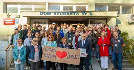 Miasto Lublin solidarne z Lewinem Brzeskim. Włodarze przekazali 500 tys. zł na pomoc miastu dotkniętemu powodzią