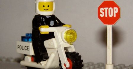 Gadasz przez komórkę w samochodzie? - to mandacik i punkty...