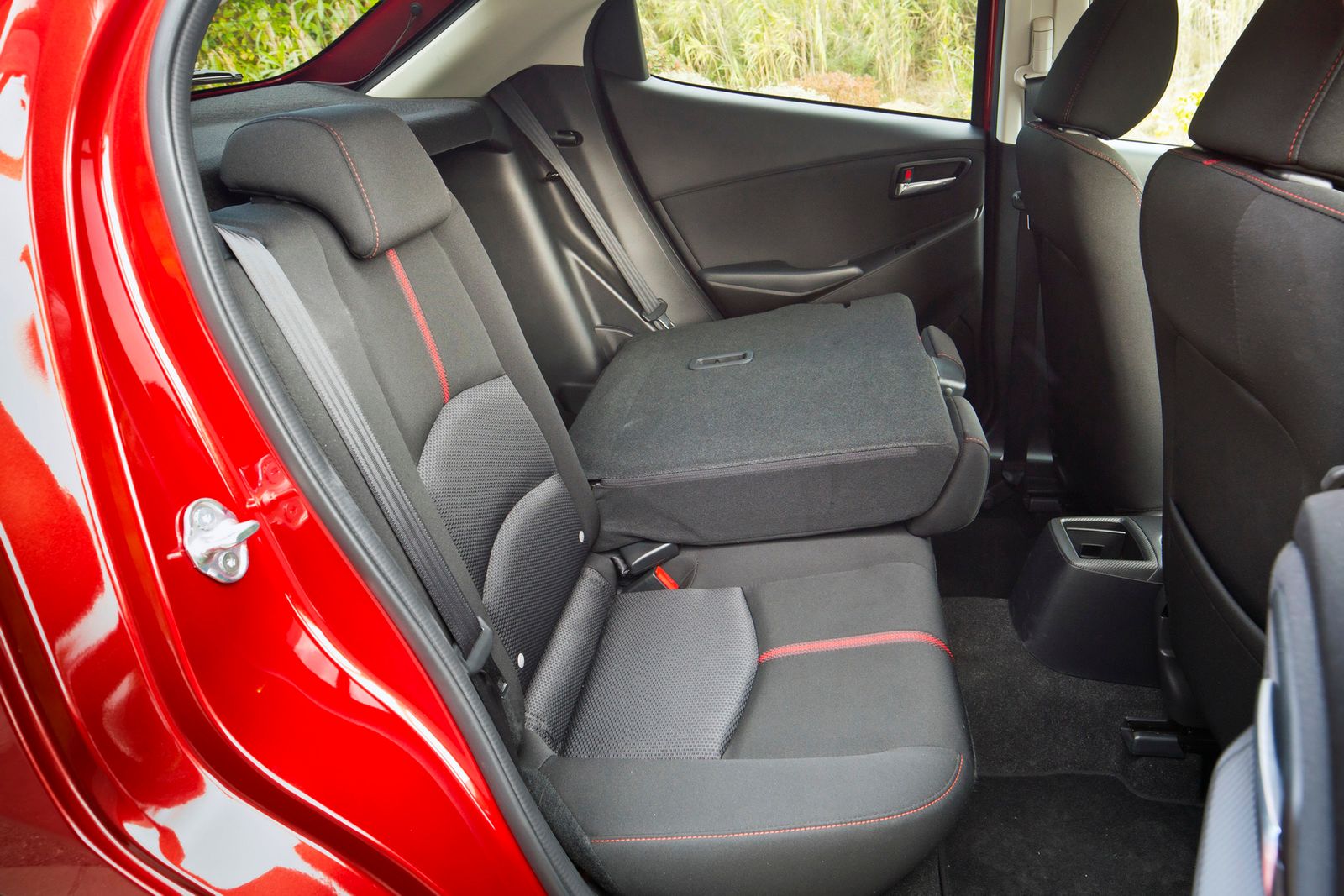Europejska Mazda 2 – obszerna galeria zdjęć 43
