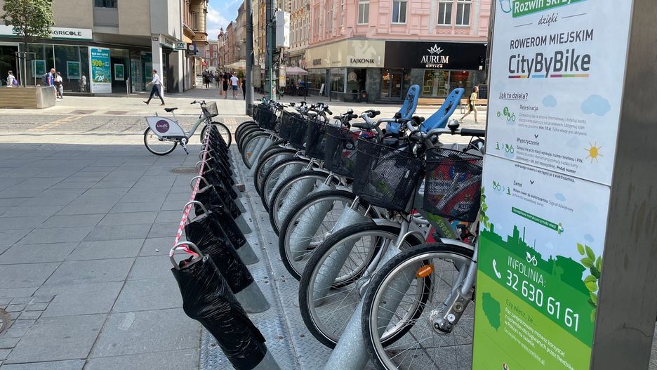 Katowice. Z powodu robót na ul. Jana trudniej korzystać z pobliskiej stacji rowerów. 
