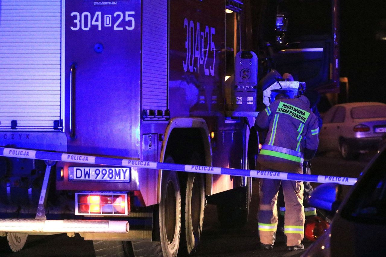 Wrocław: Tragiczny pożar na Brochowie. Strażacy znaleźli w mieszkaniu ciało mężczyzny