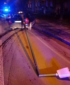 Rybnik. Ściął latarnię i jechał z nią kilkadziesiąt metrów. Jazdę zakończył na krawężniku