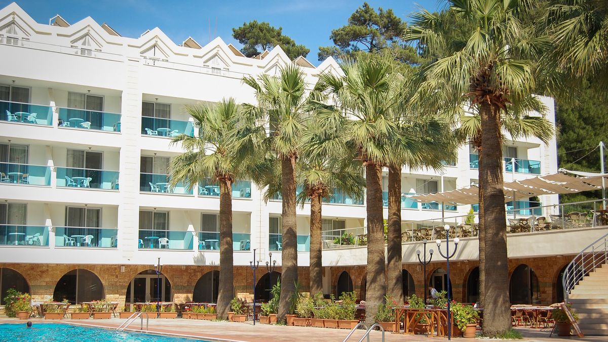 Turyści w Turcji wolą siedzieć w pokojach niż wychodzić na miasto lub na plażę 