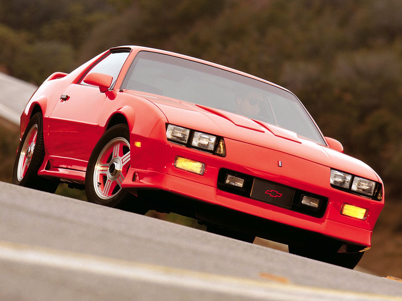 Ewolucja amerykańskiej legendy: Chevrolet Camaro 77