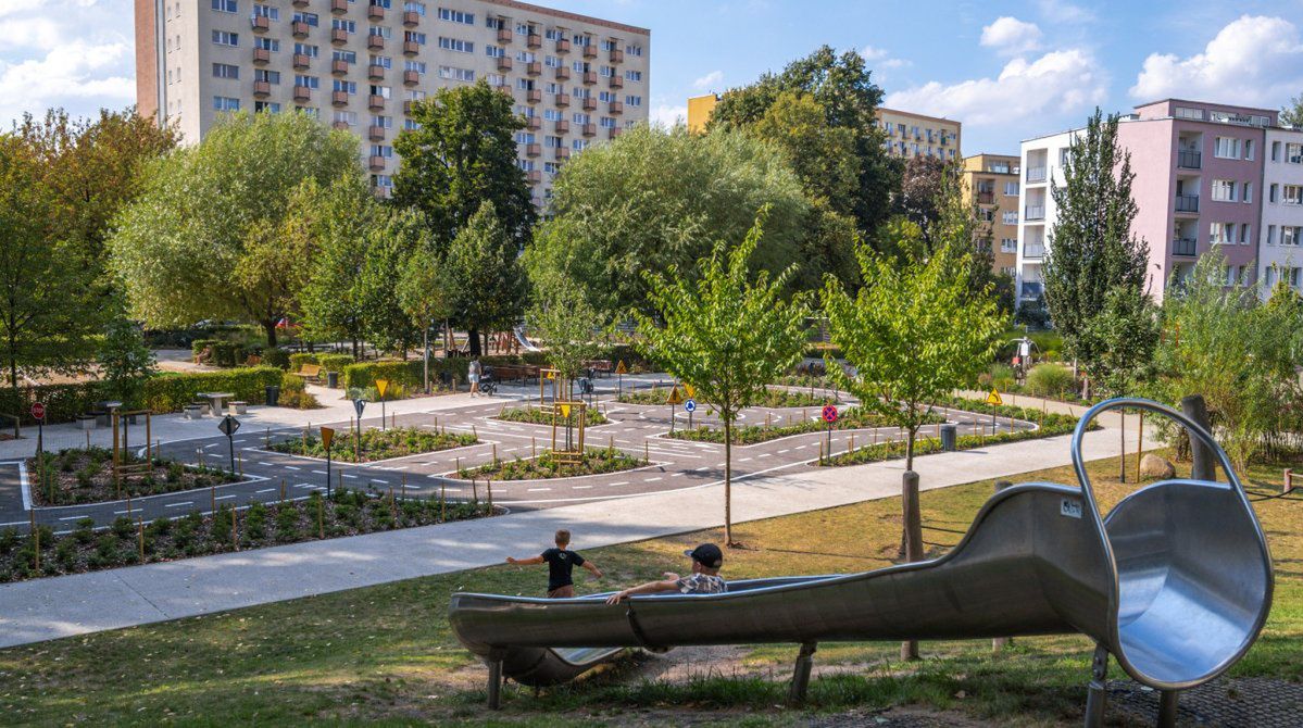 Warszawa: Niezwykła metamorfoza podwórka. Dzieci zachwycone