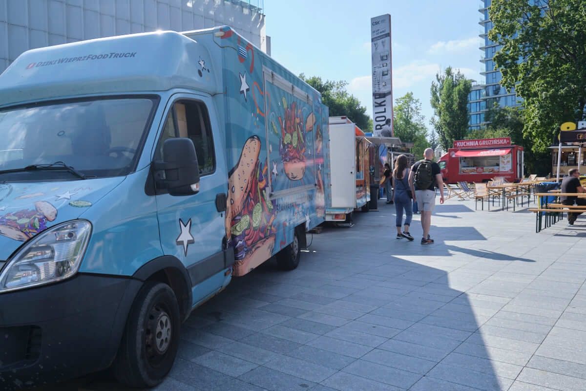 żarciowozy - food trucki na placu teatralnym w lublinie