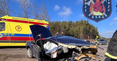 Auto rozpadło się na pół. Dramat na Mazowszu
