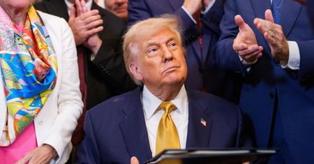 Wrze wśród zwolenników Trumpa. Biały Dom próbuje łagodzić