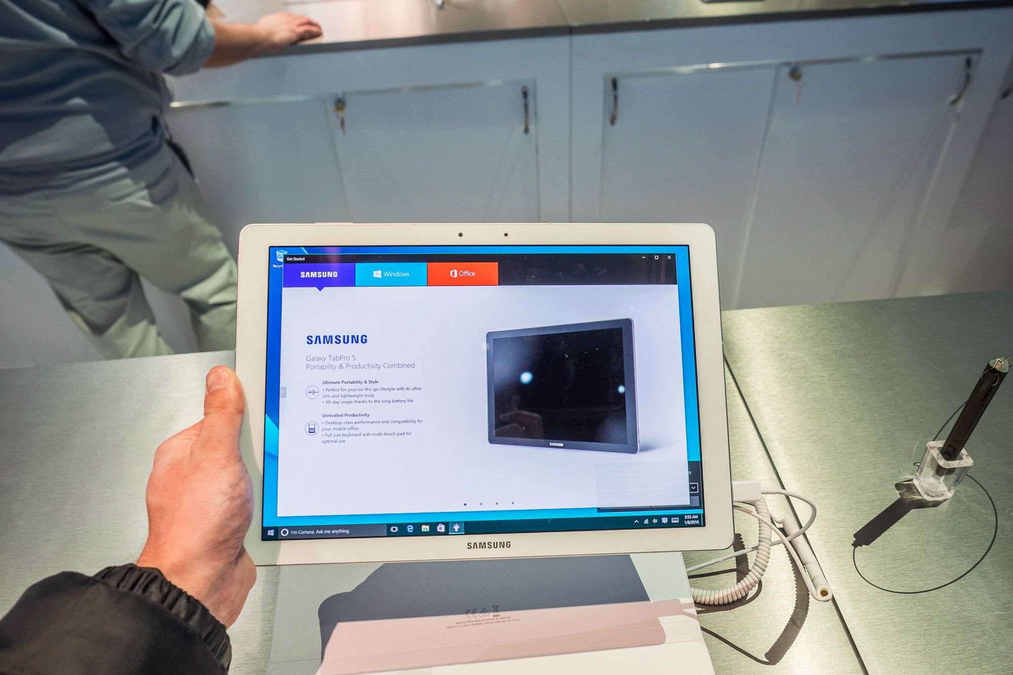Galaxy TabPro S, Gear S2 classic w nowych wersjach i niespodzianka dla użytkowników iPhone'ów - nowości Samsunga z CES 2016 14